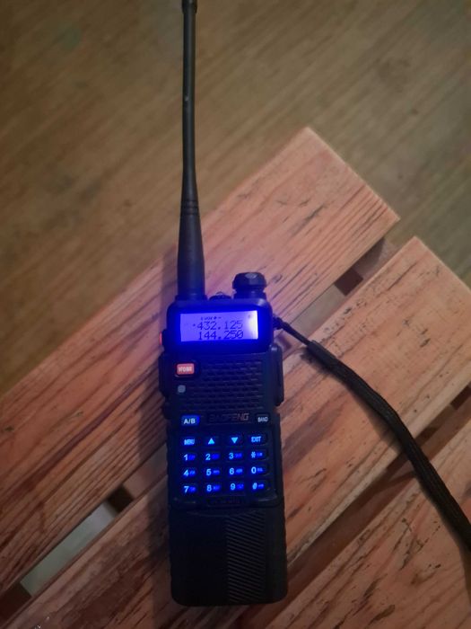 Używane w bardzo dobrym stanie Radiotelefon Baofeng uv5r thq