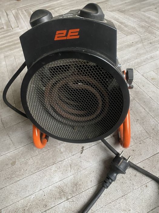 Продаётся электрическая тепловая гармата 2E AHT3000 мощностью 3 кВт.