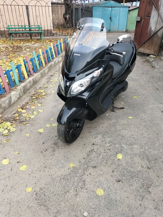 Максі скутер Suzuki sky wave