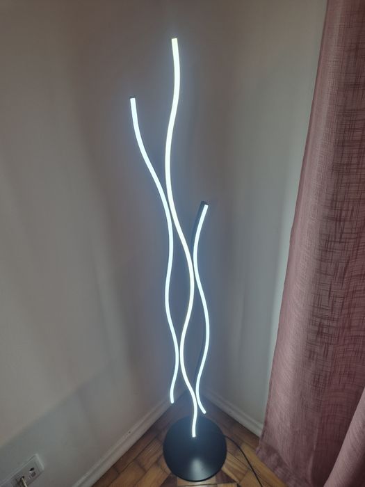 Candeeiro de pé led