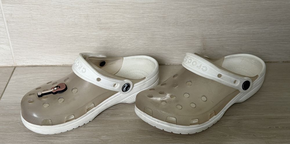 Chodaki Crocs  Classic Translucent Clog  M4 W6 r.36-37