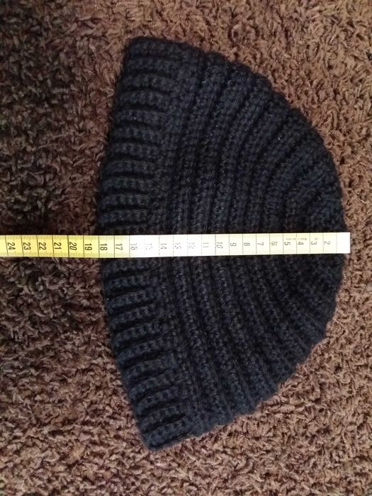 Czapka czarna damska