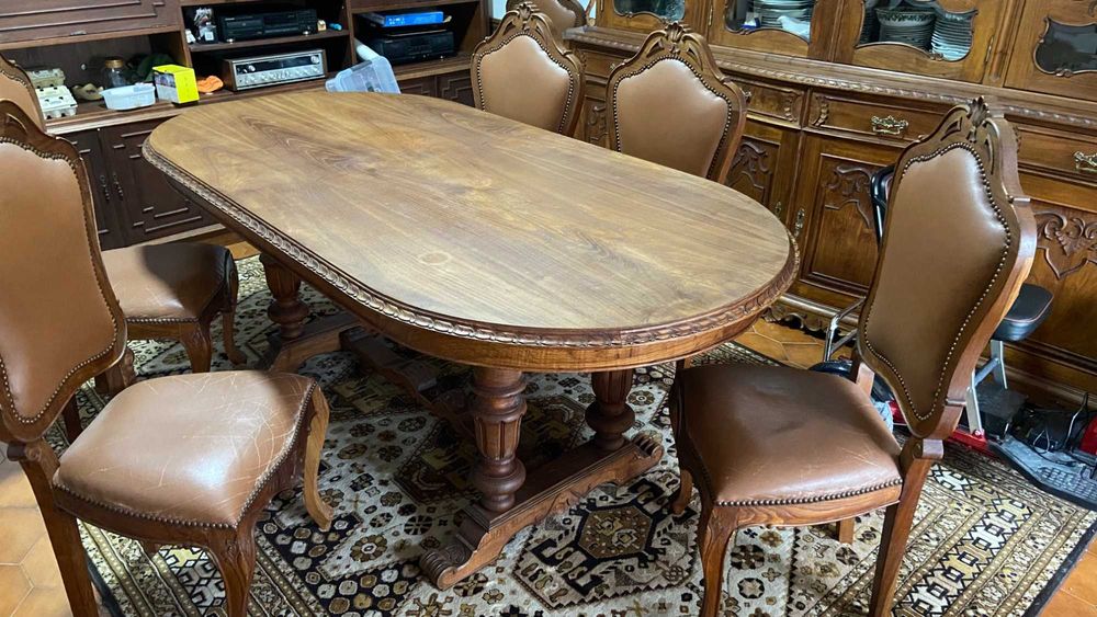 Sala de Jantar em Castanho Maciço – Estilo Clássico (Mesa + 6 Cadeiras)