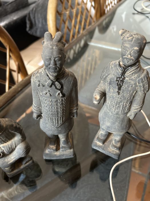 6 bonecos em terracota (alguns com estragos)