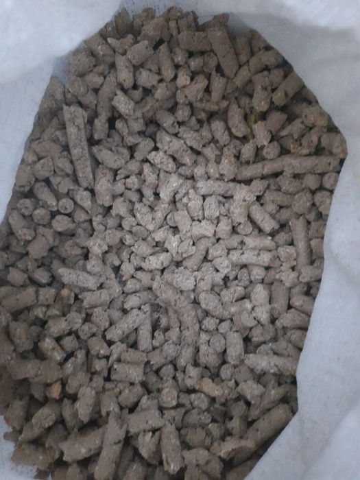 Мішки з кормом. Мішки.