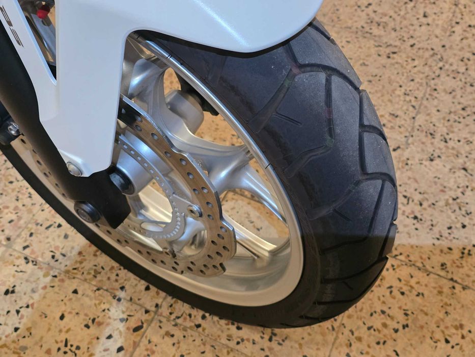 Honda NC750X com 5000 km´s em excelente estado