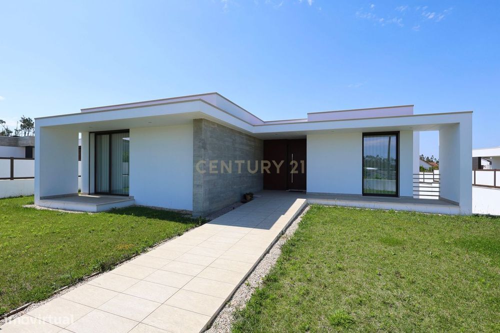 Moradia T4 Moderna com Piscina Aquecida e Jacuzzi a 15 Minutos da Prai