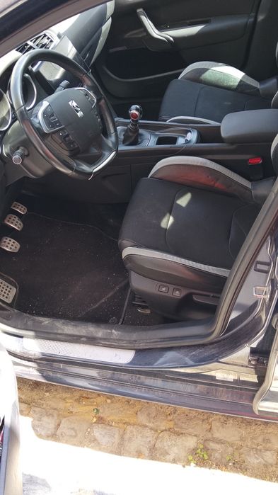 Carro usado à venda