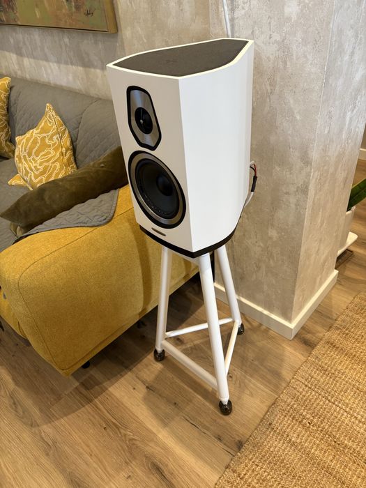 SolidSteel SS6 Speaker Stands + IsoAcoustics Gaia III Isolation Feet – High-End Audio Setup64552703087361120