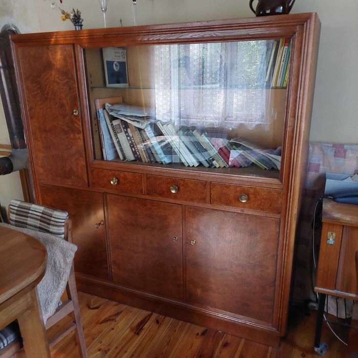 Stary kredens z funkcją biblioteczki, okres międzywojenny, Warszawa