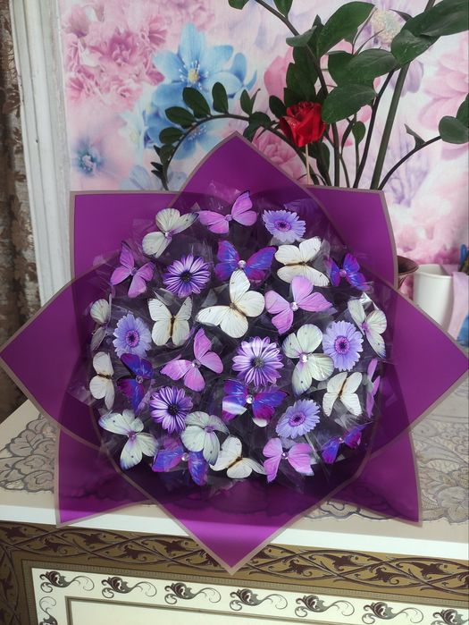Букет з метеликів гарний подарунок на День Валентина та 8 березня