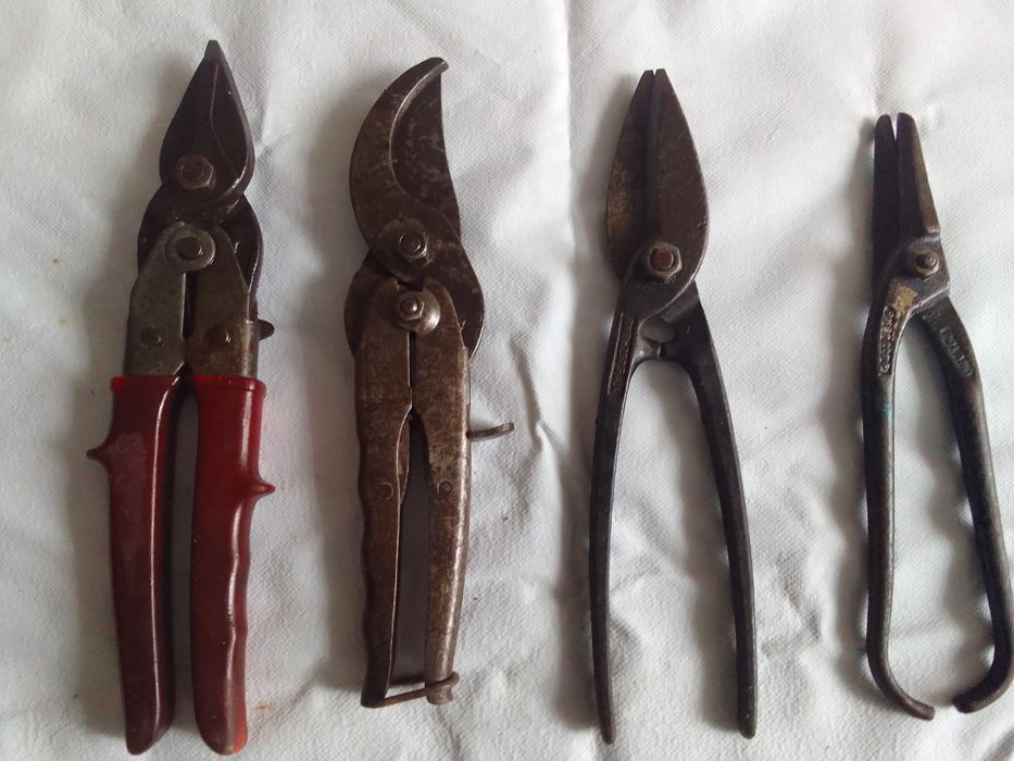 Nożyce do cięcia blachy i przyrząd do obierania kabli