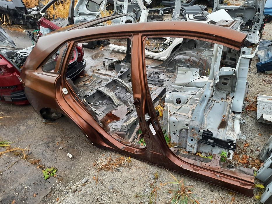 Четверть Toyota Venza порог проём батон боковина крыло