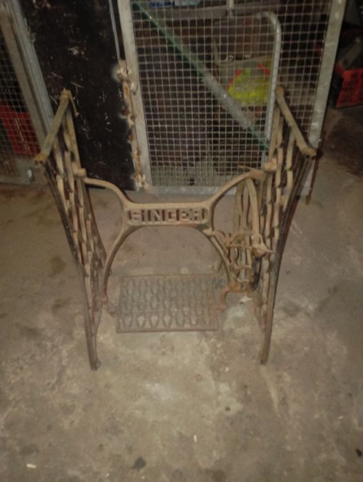 Vendo pé de máquina de costura