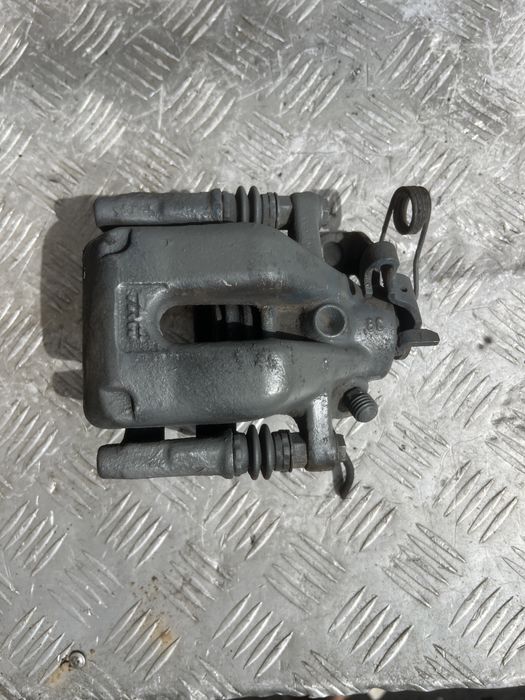 Задний суппорт Пежо 407 peugeot 407