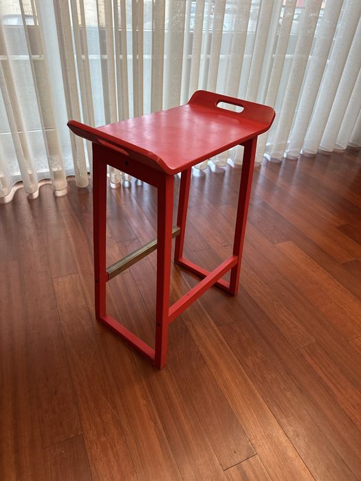 Banco Alto / Mesa de Apoio em Madeira Vermelha