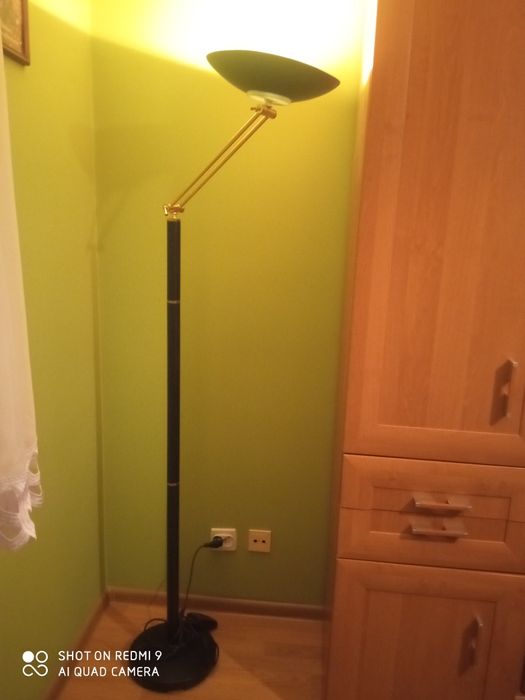 Lampa stojąca z regulacją
