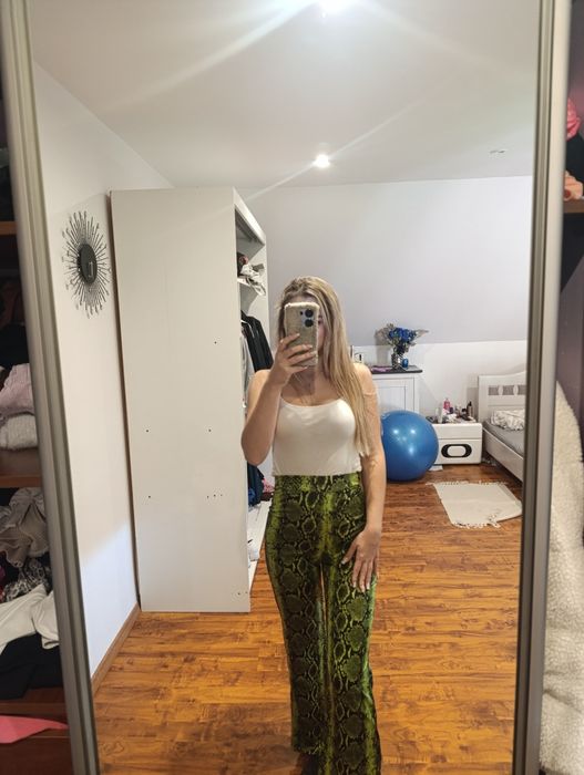 Spodnie legginsy poszerzane nogawki wężowy print nowe XS s