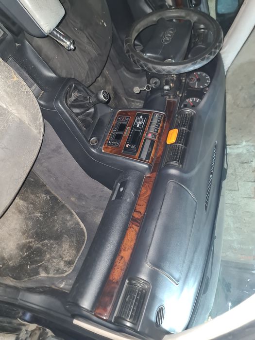 Audi A4 B5 1.6 para peças ou reparar