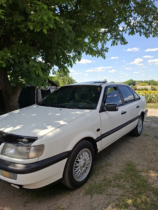 Volkswagen Passat 1994 VIN WVWZZZ3AZRB150627 фото оголошення 2 з 8