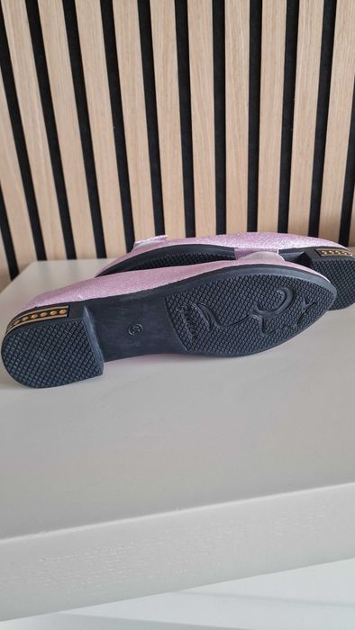 Sapatos rasos com brilho lilás