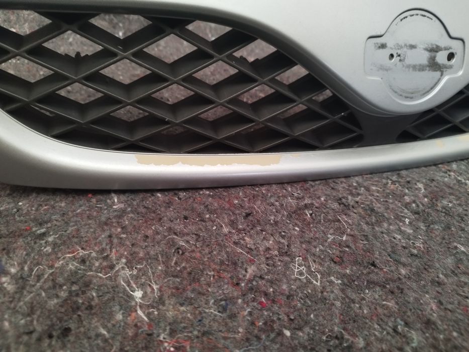 Grelha frontal Nissan Almera N15