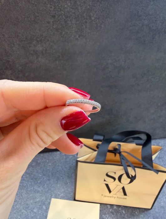 Каблучка з білого золота з діамантами