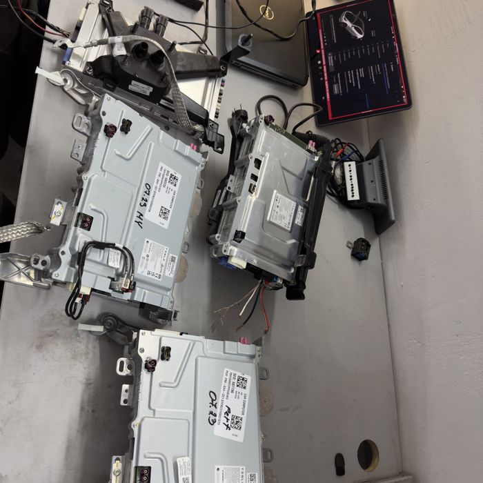 Tesla model 3, У  mcu. Intel, ryzen