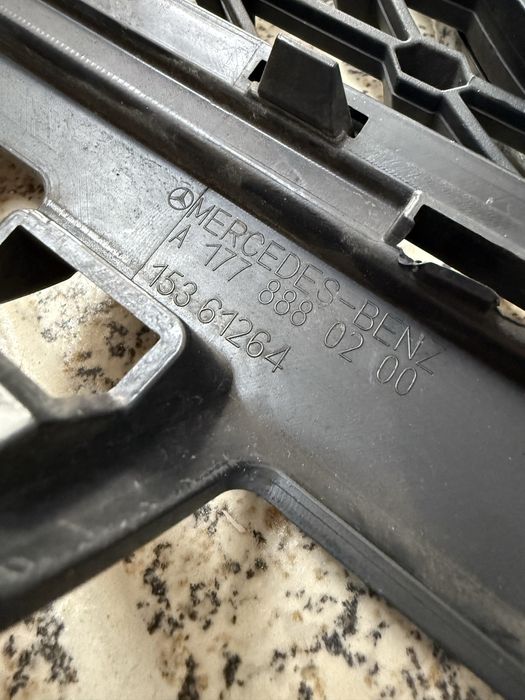 Grelha Mercedes Class A W177