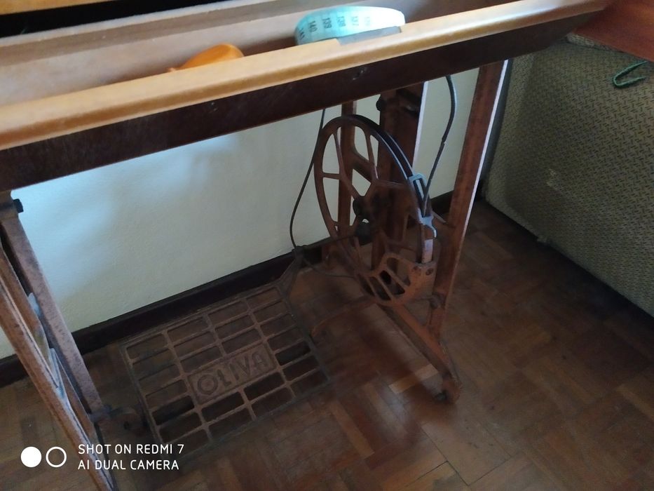 Máquina costura Oliva