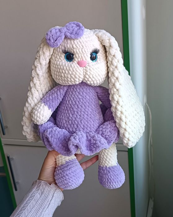 В'язаний зайчик. Зайчик амігурумі. Плюшевий зайчик