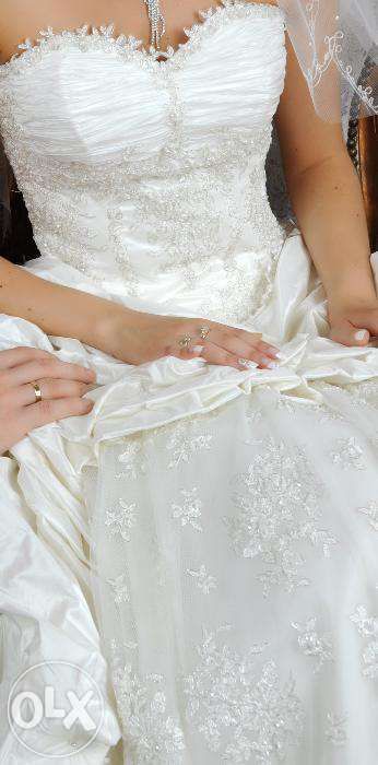 Suknia ślubna, bogato zdobiona, po praniu, rozm. 36/38