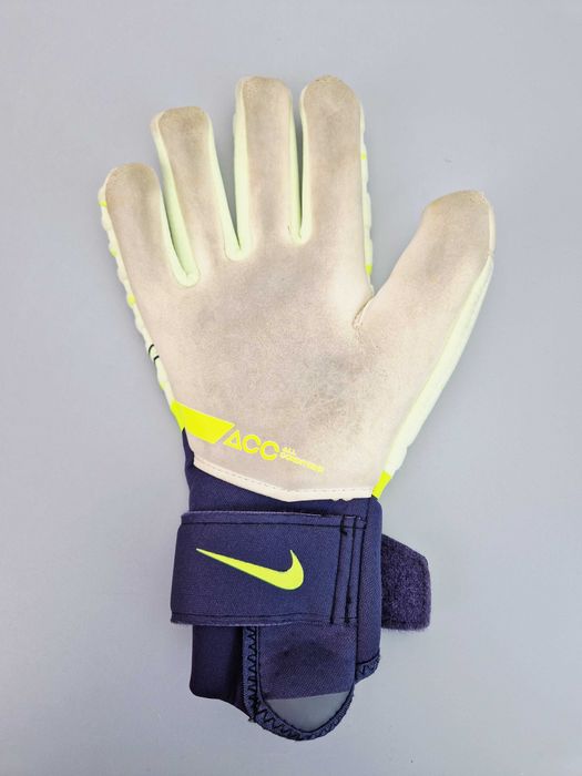 Rękawice Bramkarskie NIKE Phantom Elite roz. 6