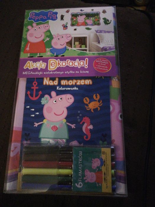 Nowy zestaw mega naklejek na ścianę, kolorowanki i flamastrów Świnka