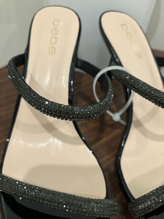 Sandalias pretas. Marca Bebe. Tamanho 9 (40). Novas.