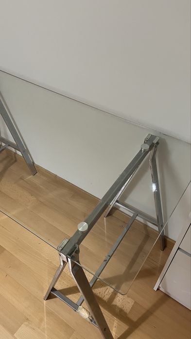 Mesa de vidro com base