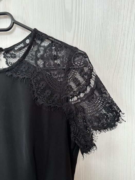 Krótki kombinezon z koronką