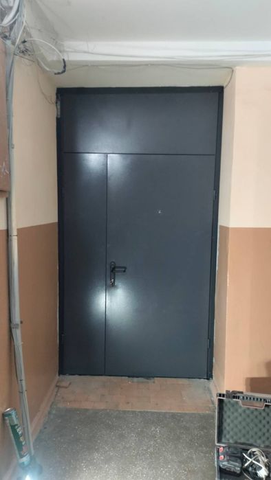 Входные двери в тамбур, металлические двери, бронированные двери