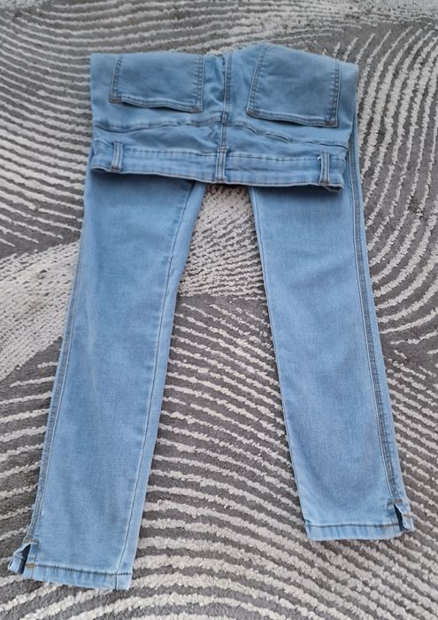 Spodnie dzinsy, rurki.