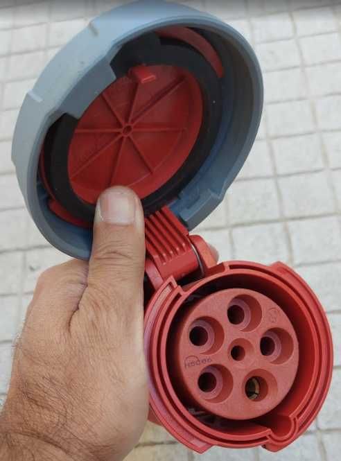 Ficha Fêmea de 63A 3PN + T