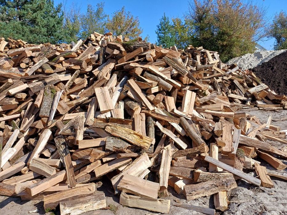 Продам дубовые дрова — колотые и в чурках, сухие