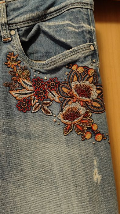 Calças de ganga marca Salsa.