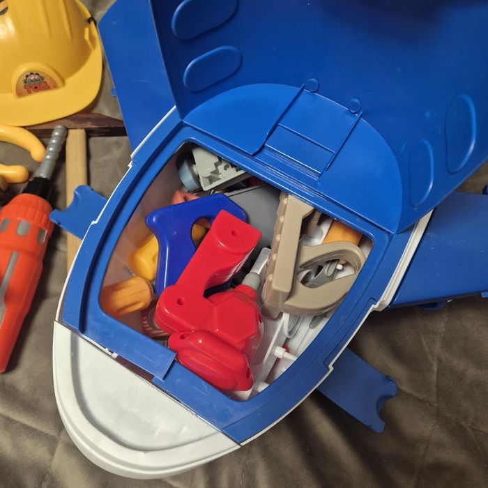 Літак з інструментами, + електродриль та інше