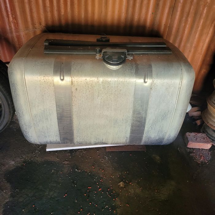 Мерседес-Актрос бак 440л