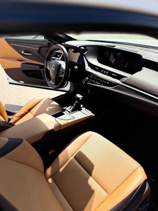 Lexus ES 2021 300h e-CVT