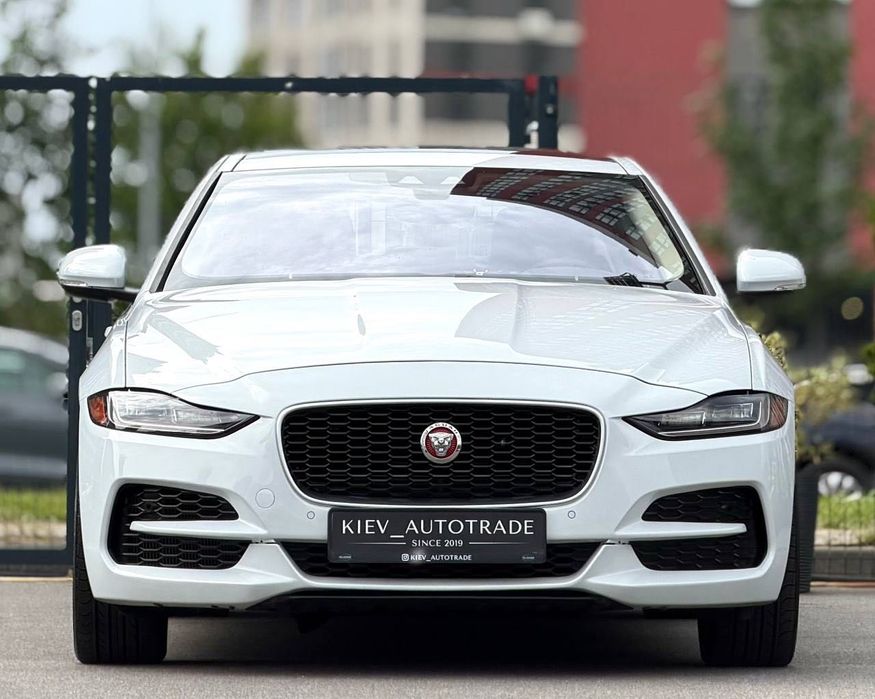 Продаж гарного Jaguar XE