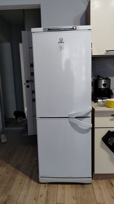 Холодильник Indesit