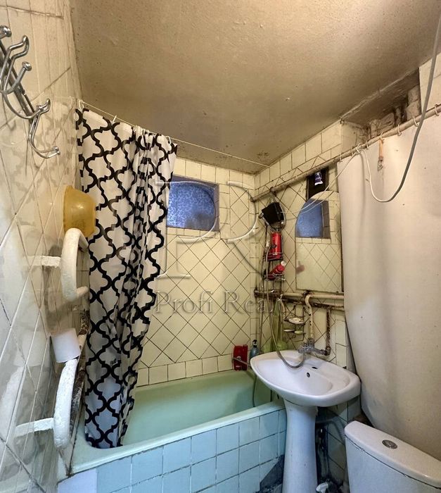 Продаж 3 кімн. квартири за адресою Автозаводська, 21а