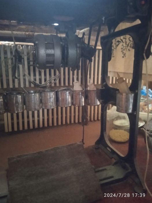 Продам швейную машинку