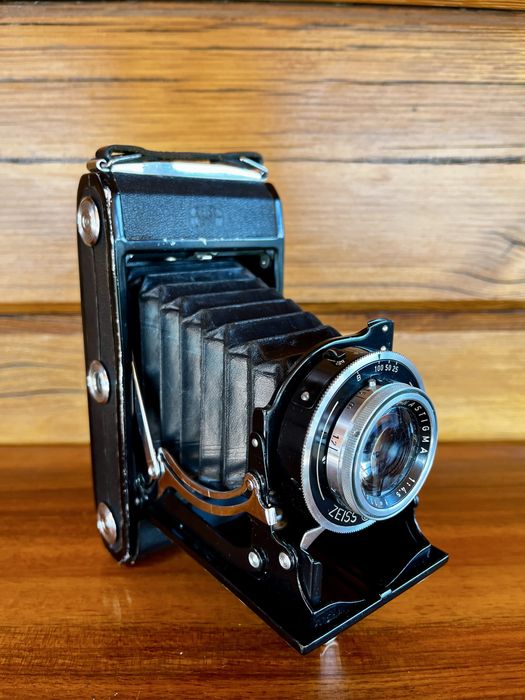 Antiga maquina fotografica Zeiss ikon Ercona1